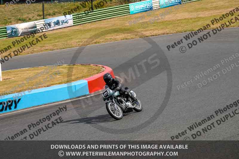 Vintage motorcycle club;eventdigitalimages;mallory park;mallory park trackday photographs;no limits trackdays;peter wileman photography;trackday digital images;trackday photos;vmcc festival 1000 bikes photographs